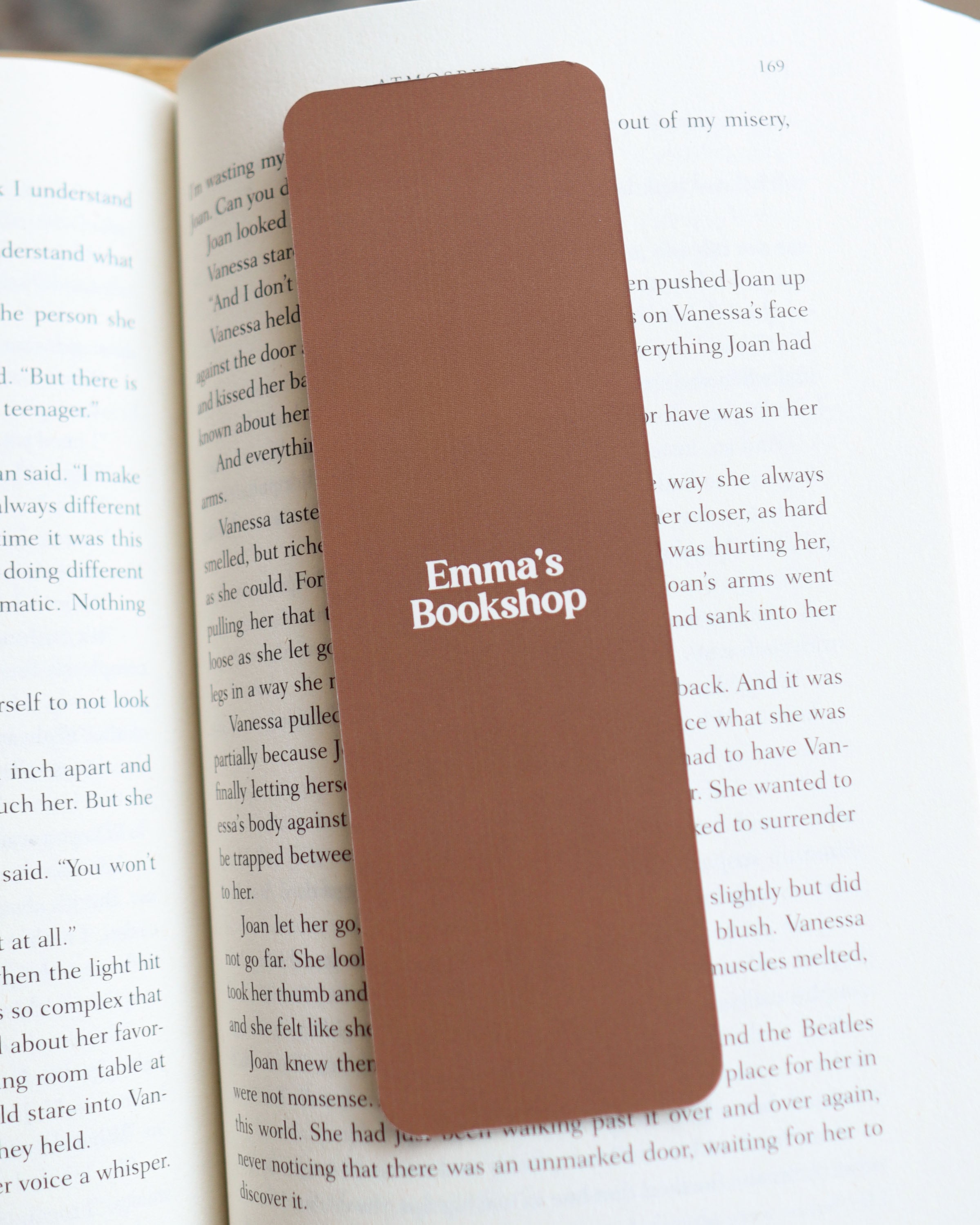 Boekenlegger 'just one more page' brown