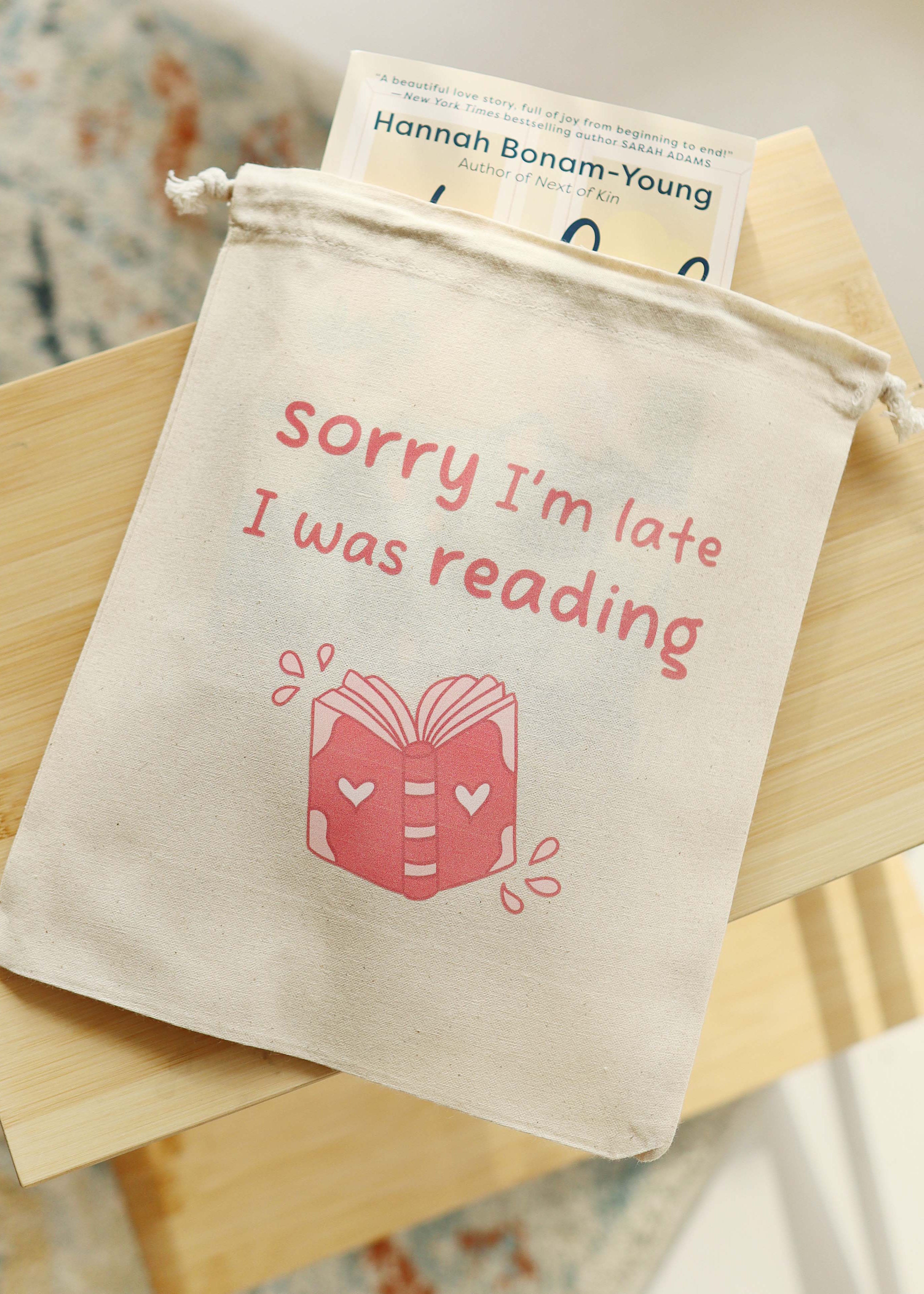 Booksleeve 'sorry I'm late I was reading' klein