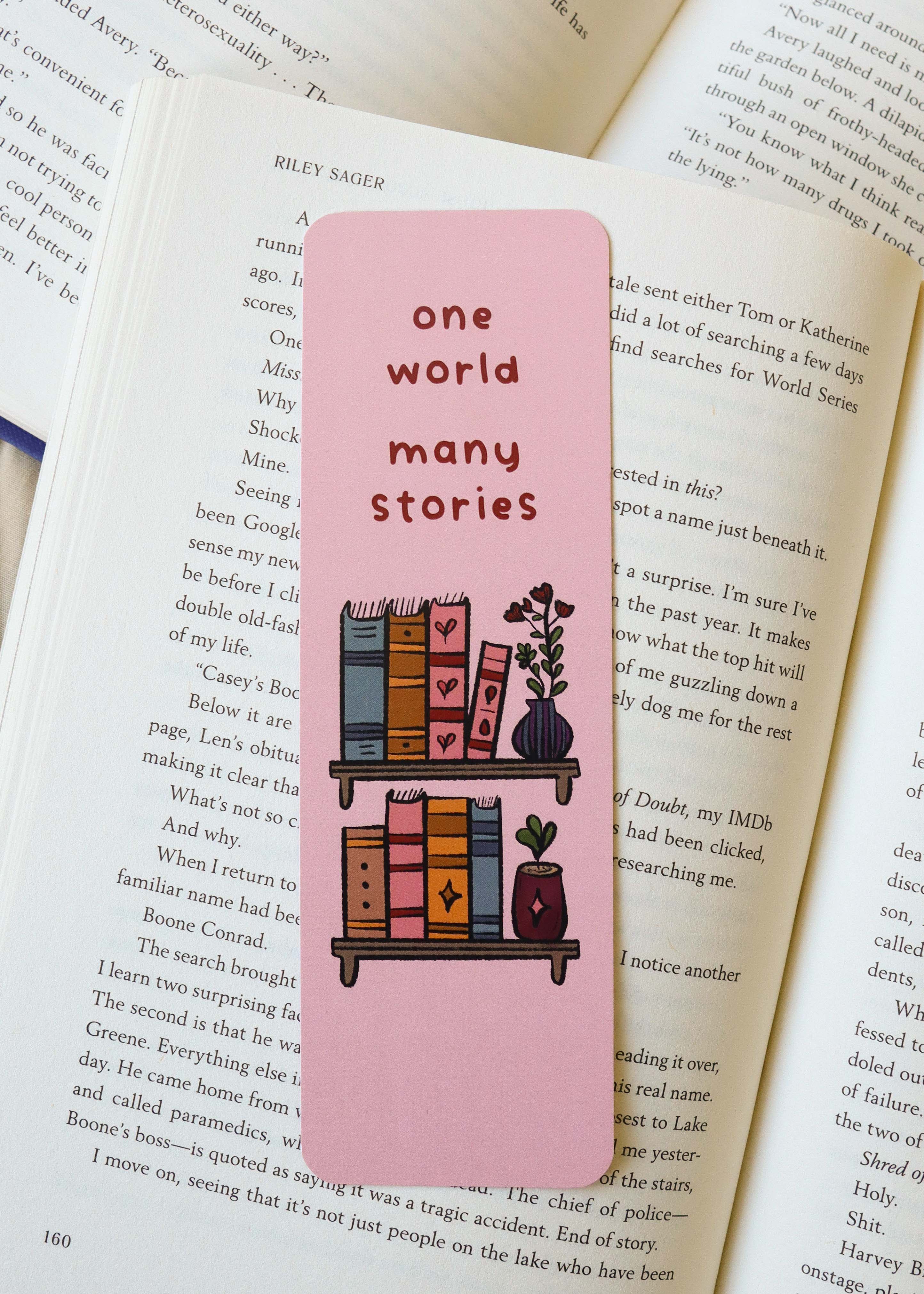 Boekenlegger 'one world many stories'