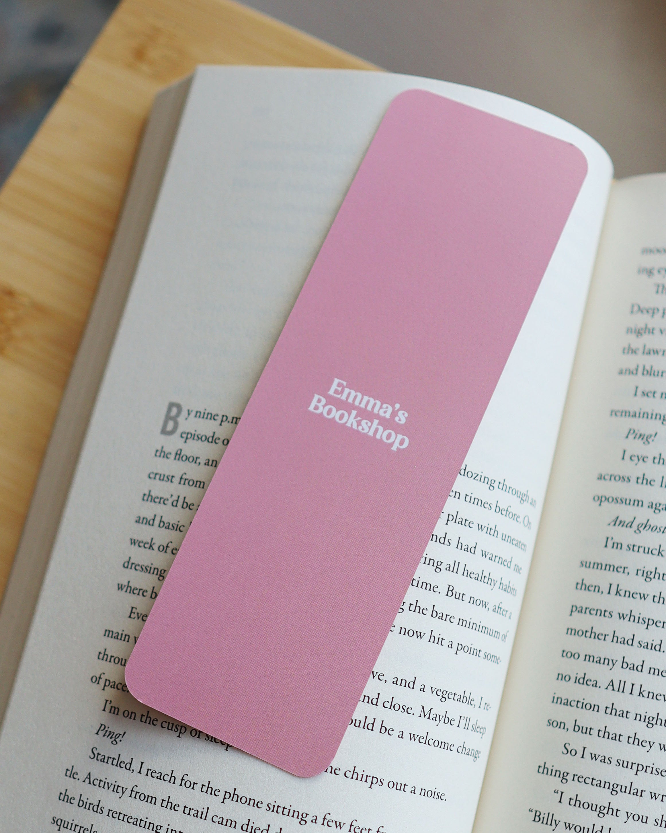 Boekenlegger 'books are my therapy' pink