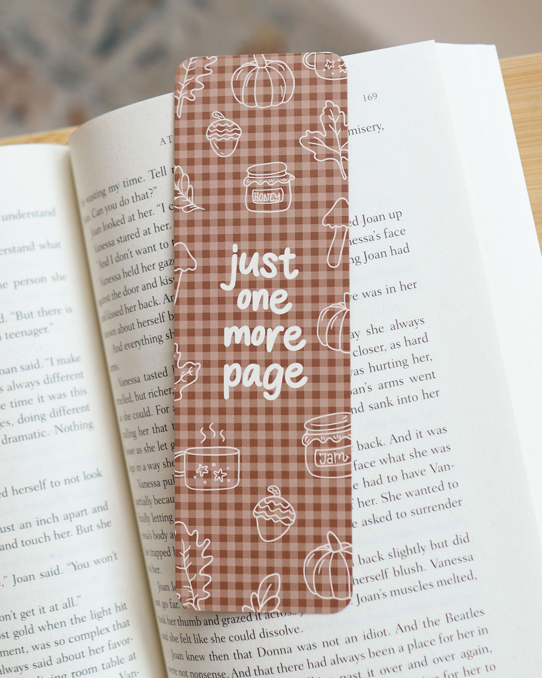 Boekenlegger 'just one more page' brown