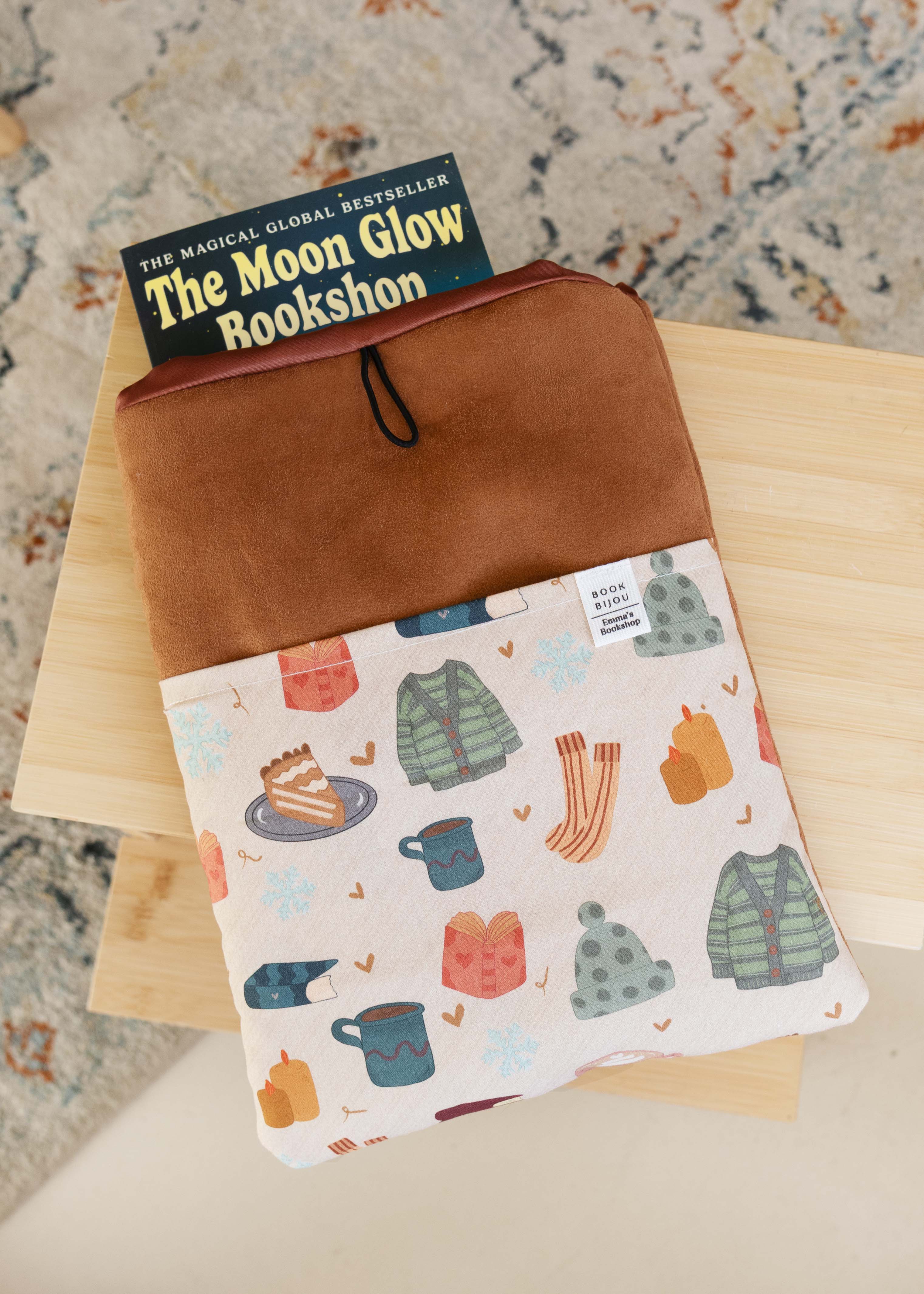Booksleeve 'cozy winter' brown