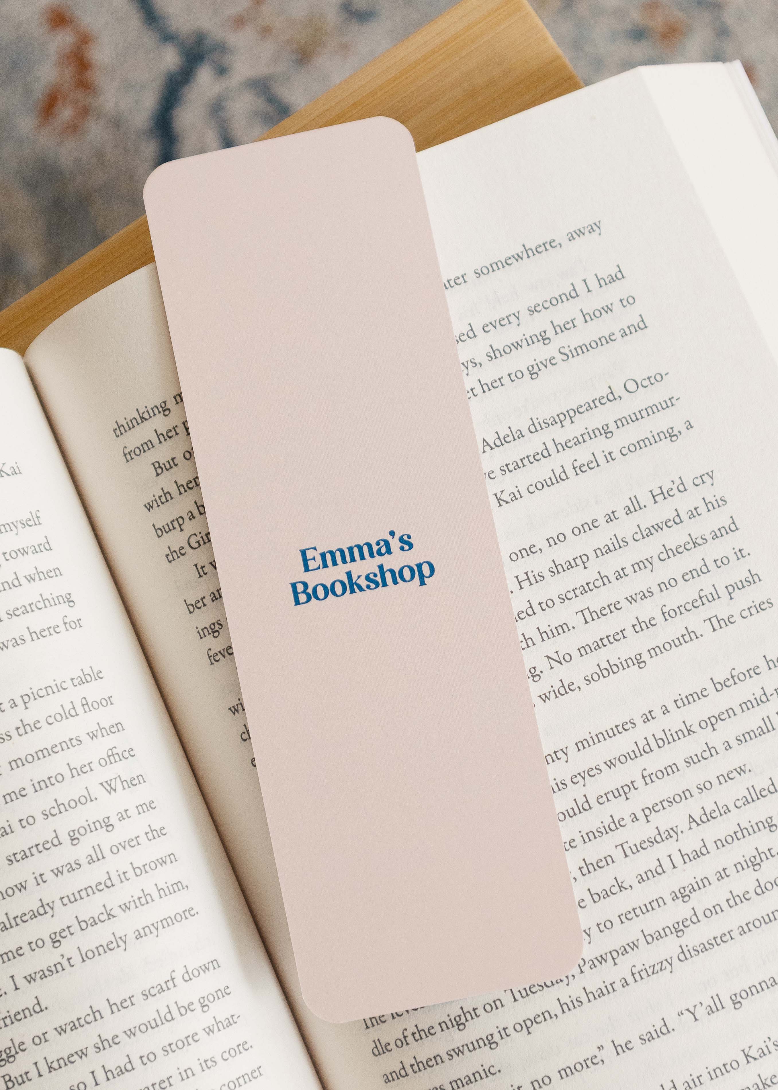 Boekenlegger 'never been sad in a bookshop'